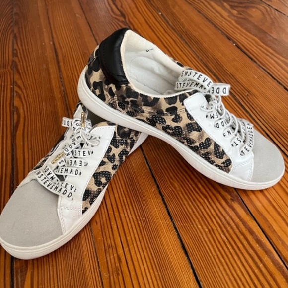 Steve Madden Amalfi  Canvas Sneakers ~ Leopard Pattern ~ Size 7.5 - Picture 1 of 5
